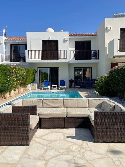 Endless seaviews and private pool -- and a stroll to Coral Bay!