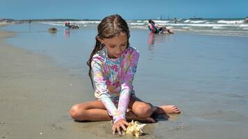 På stranden och strandhanddukar