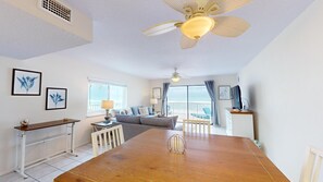 Smart TV, books - Unbelievable View- No other unit has a view like this one. (Indialantic)