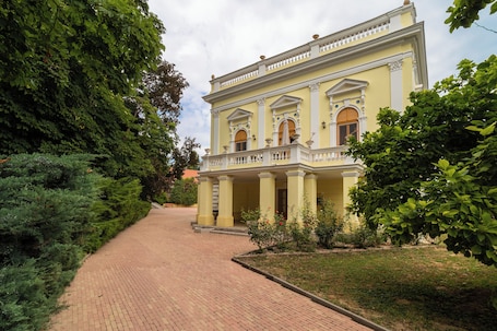Außenbereich. Puchner Castle Hotel