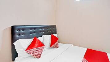 Standard Double Room | Laptop workspace, free WiFi, bed sheets