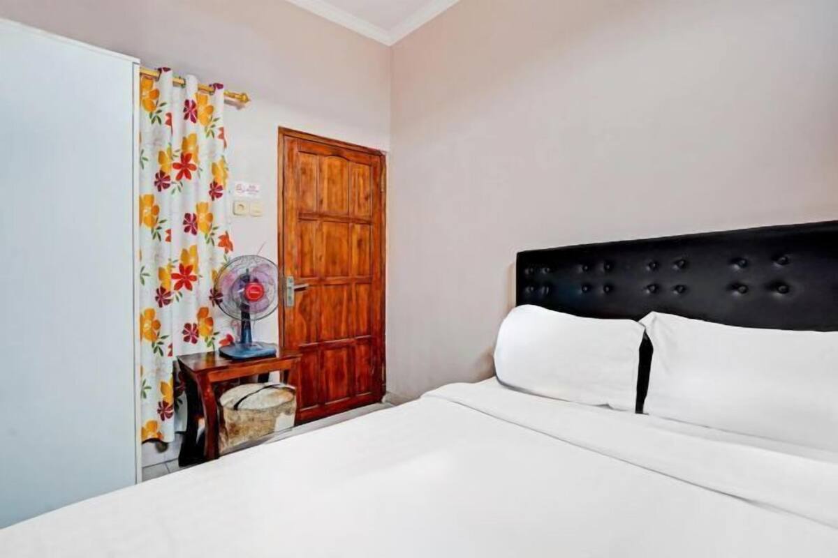 Espacio para trabajar con laptop, wifi gratis y ropa de cama 