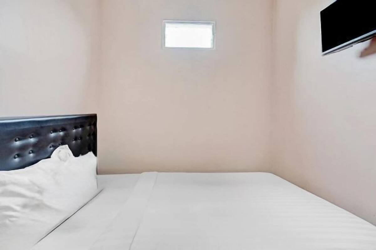 Espacio para trabajar con laptop, wifi gratis y ropa de cama 