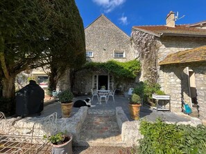 Outdoor dining - Propriété Campagne à 65 kms de Paris. Piscine et Tennis. Période JO Paris 2024 (Mulcent)