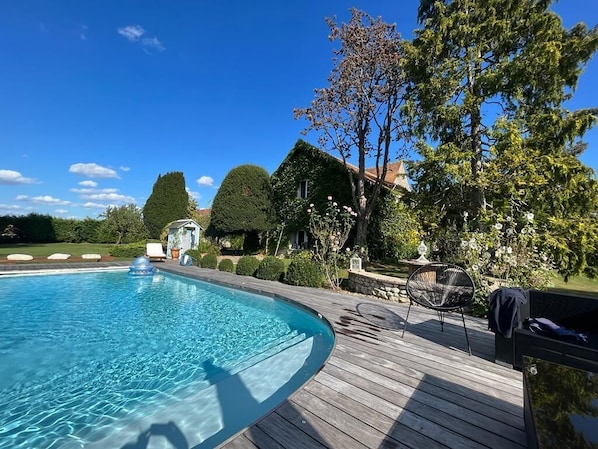 Pool - Propriété Campagne à 65 kms de Paris. Piscine et Tennis. Période JO Paris 2024 (Mulcent)