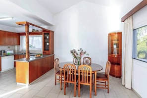 Dining - Villa Orange Grove (Pegeia)