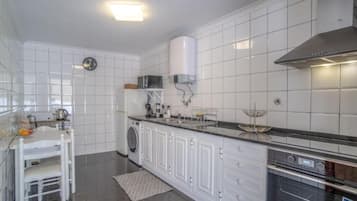 KĂŒhlschrank, Mikrowelle, Ofen, Herdplatte