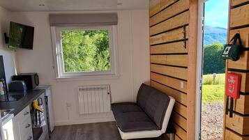 Studio | Private kitchen | Fridge, microwave, oven, stovetop