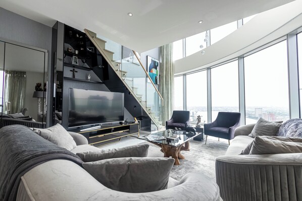 Deluxe Apartment, 3 Bedrooms, City View | Living area