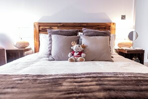 Deluxe Apartment, 3 Bedrooms, City View | 3 bedrooms, hypo-allergenic bedding, iron/ironing board, free WiFi