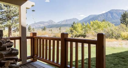 Creekside mountain retreat by park, skating rink, creek, bike paths & more!