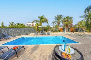 Villa (4 Bedrooms) | Exterior