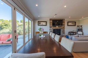 Dining - Designer Ranch w/Gourmet Kitchen and Downtown Views. (Paso Robles)