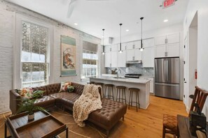 Una televisión, una oficina