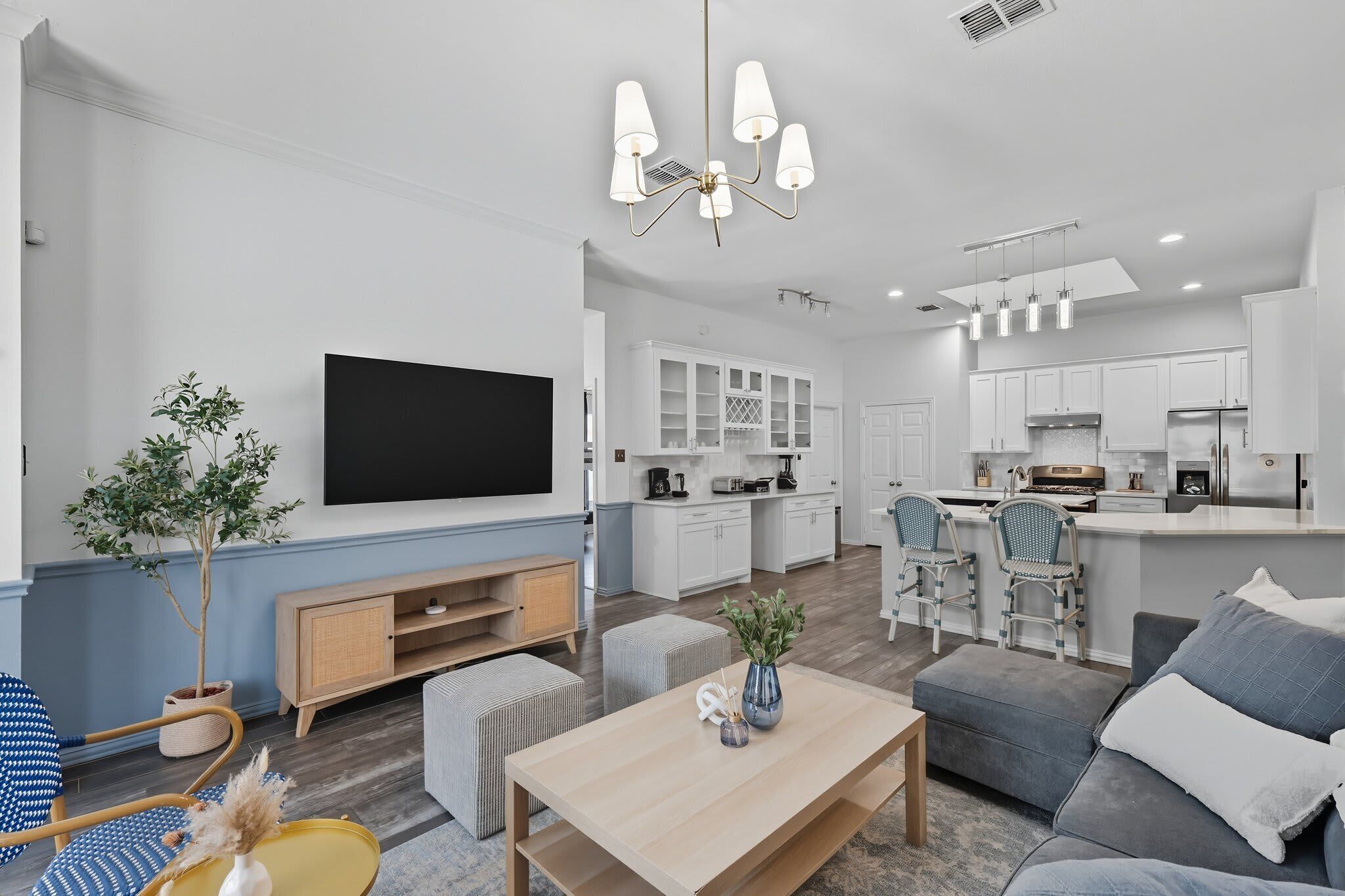 TV, fireplace, offices