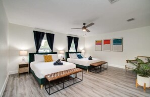 5 dormitorios, escritorio, tabla de planchar con plancha y wifi