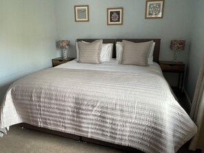 2 quartos, ferros/tábuas de passar roupa, Wi-Fi, roupa de cama