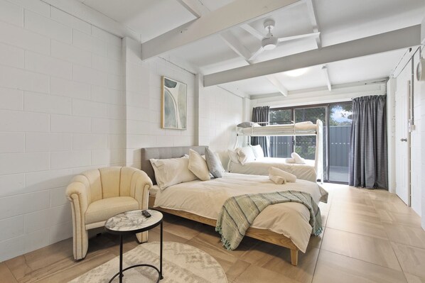 4 bedrooms, iron/ironing board, free WiFi, bed sheets