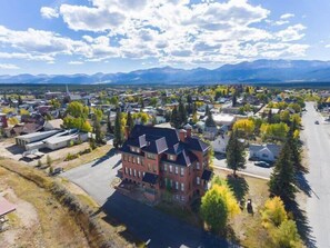 Exterior - Modern 2BR Loft: Walk to Downtown - 30 plus day (Leadville)