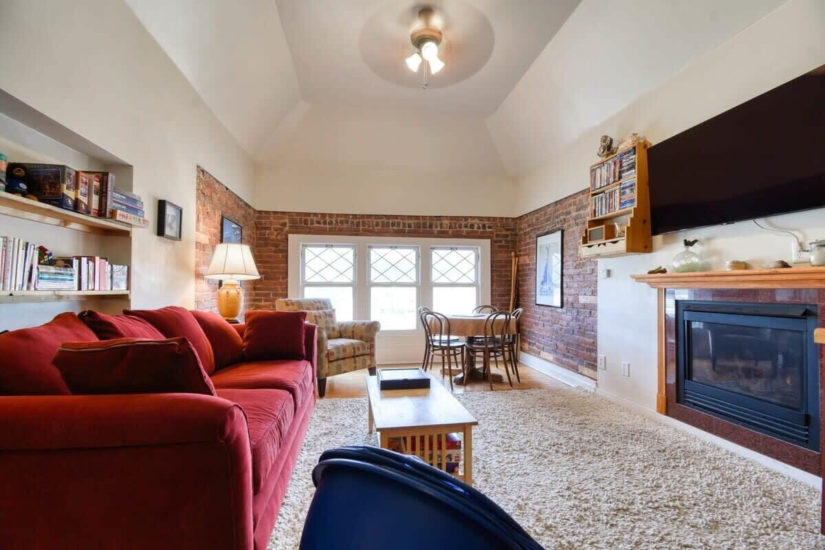 TV, fireplace, video games, DVD player