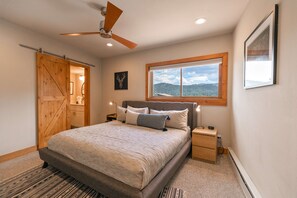 2 bedrooms, iron/ironing board, WiFi, bed sheets - Sundowner II Treeline Condo: Ski-In, Walk To Town/Lift (Breckenridge)