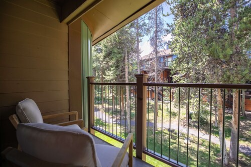 Sundowner II Treeline Condo: Ski-In, Walk To Town/Lift