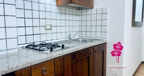 Placa de cocina, silla alta para bebés, utensilios de cocina