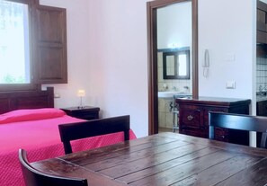 3 bedrooms, WiFi, bed sheets - Studio Apartment with Terrace Surrounded by Greenery in the Center of Teulada (TEULADA)