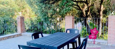 تناول الطعام بالخارج