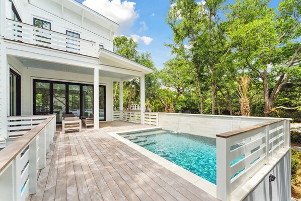 Een verwarmd zwembad