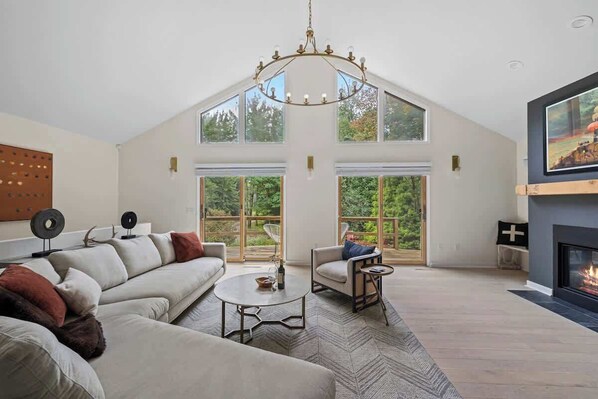 Smart TV, fireplace, offices