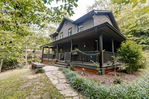 Exterior - Hot tub, Mins to AVL & Blk Mtn, Fire Pit, Games, Pet Friendly
 (Black Mountain)