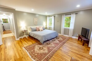 3 habitaciones, escritorio, tabla de planchar con plancha y wifi gratis 