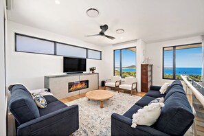 Smart TV, fireplace - Fingal Bay Panorama - Panoramic Ocean Views, 300m to Beach with Pool Table (Fingal Bay)