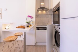 Fridge, microwave, oven, stovetop - Escape at Marbella;Premium Apartment/5min on Beach (Marbella)