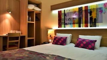 Comfort Twin kamer | 1 slaapkamer, een bureau, gratis wifi, beddengoed