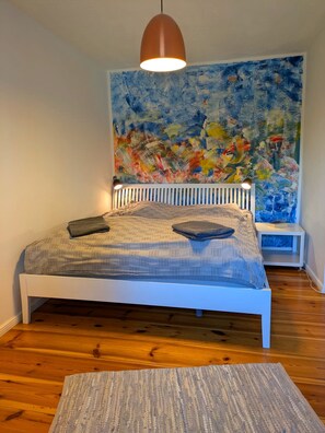 1 غرفة نوم ومكتب وسرير سفر وواي فاي مجانًا