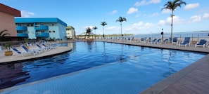Pool - Golden entre o mar e a lagoa (Arraial do Cabo)