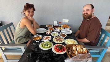 Desayuno completo todos los días (con cargo)