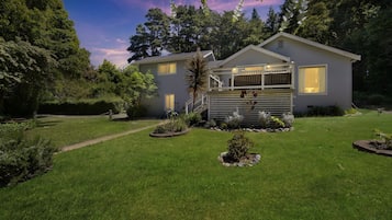 House, 3 Bedrooms | Exterior