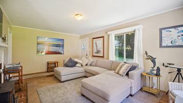 House, 3 Bedrooms | Living area | Smart TV