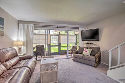 Condo w/ Pool Access < 4 Miles to Siesta Key Beach