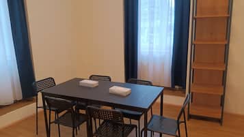 Suite 14 A | 3 dormitorios, escritorio, wifi gratis y ropa de cama