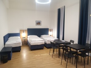 Suite 14 B | Escrivaninha, Wi-Fi de cortesia, roupa de cama