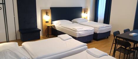 Suite 14 A | 3 عدّة غرف نوم ومكتب وواي فاي مجانًا وملاءات أسرّة