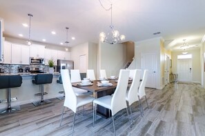Casa, varias habitaciones | Restaurantes