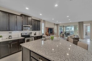 Private kitchen - 5 Bedrooms S / Solara Home by RedAwning (Kissimmee)
