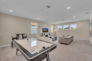 House, 5 Bedrooms | Game room