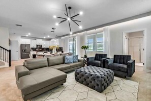 Maison, 6 chambres | Coin séjour