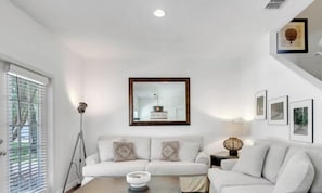 Maison mitoyenne, 4 chambres | Coin séjour